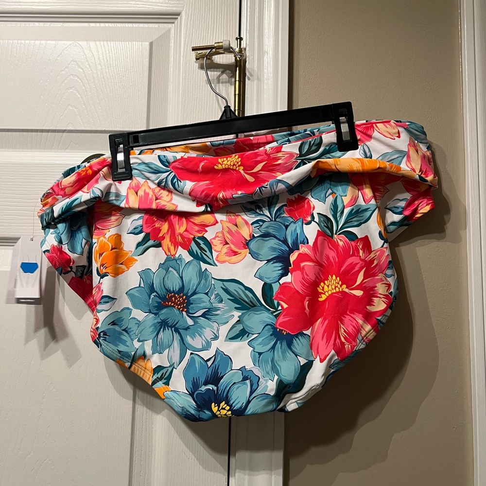 ⭐️NEW WITH TAGS⭐️ women’s plus size swimsuit bottoms size 2X - Picture 5 of 7